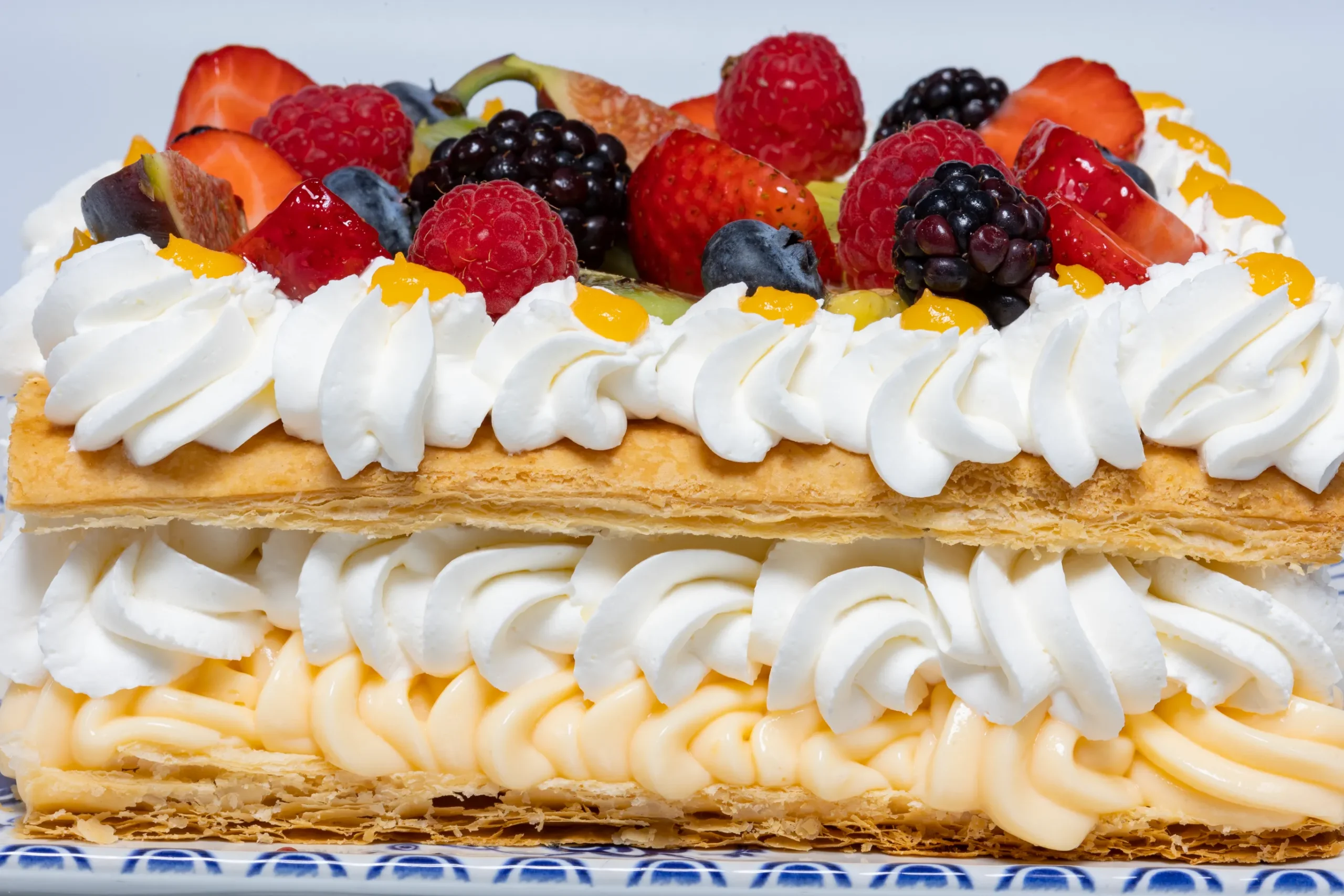 Tarta de hojaldre de frutas 2 tarta de hojaldre crema y nata y frutas frescas