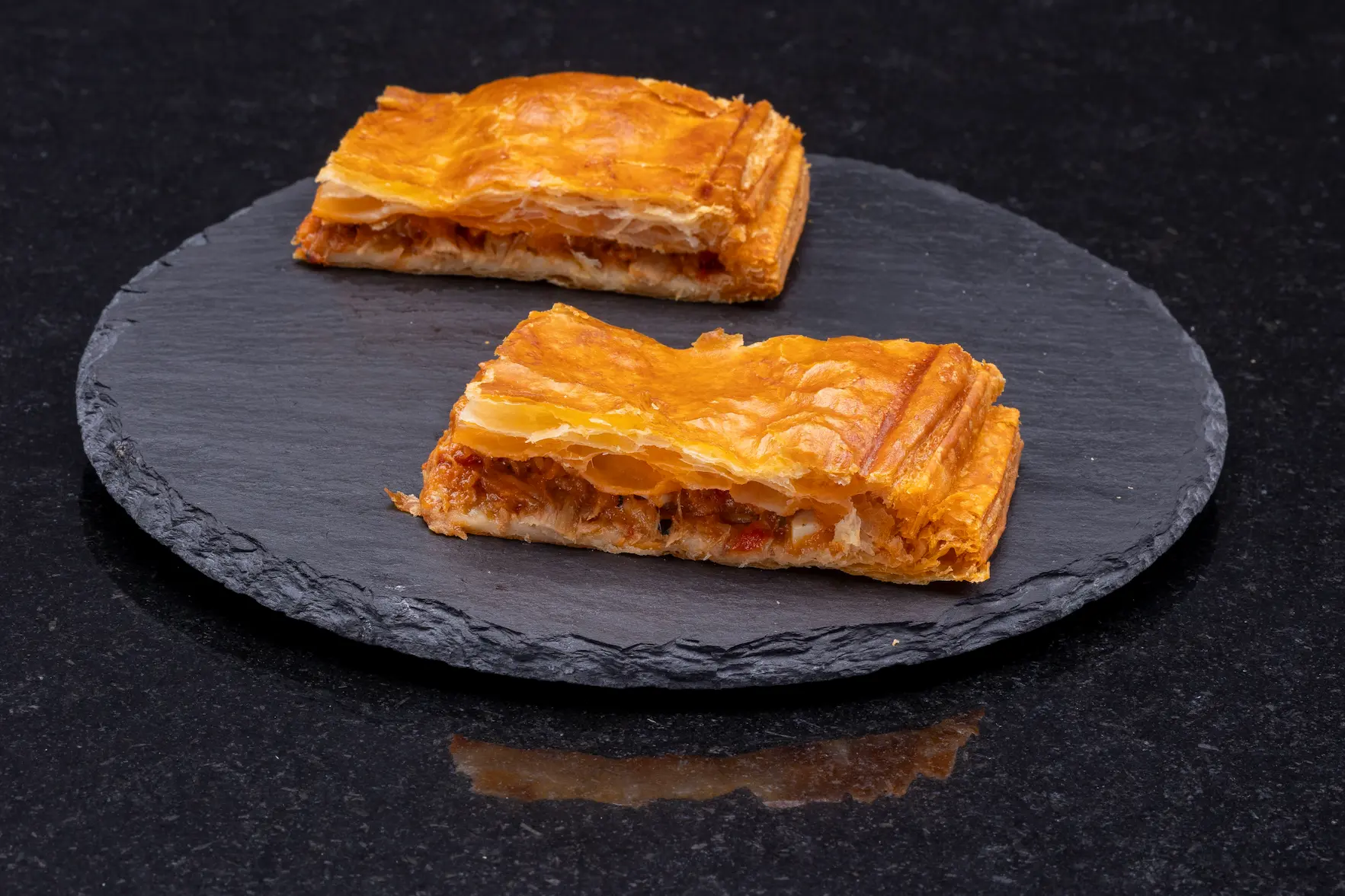 Empanada de atún con masa de hojaldre casera 3 Empanada de atún con hojaldre casero