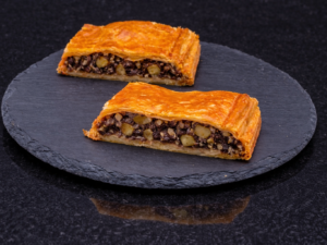 Empanada artesanal de morcilla DOP Burgos con manzana